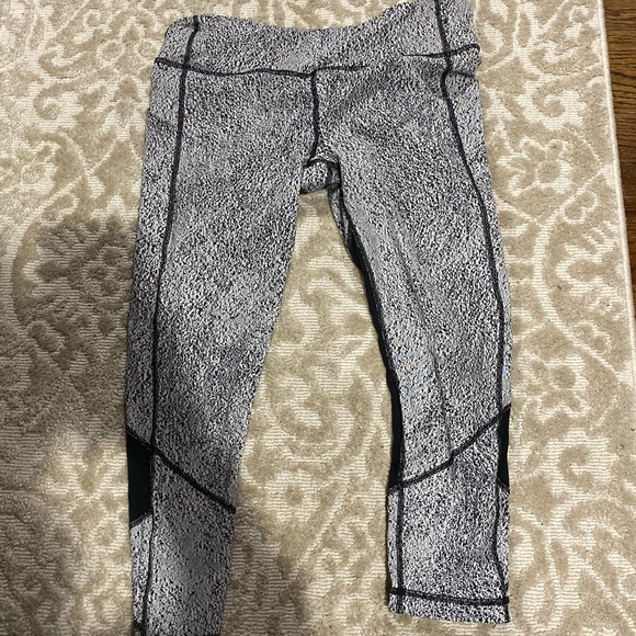lululemon athletica Pants - Lululemon Size 10 crops ! lululemon athletica Pants - Lululemon Size 10 crops !